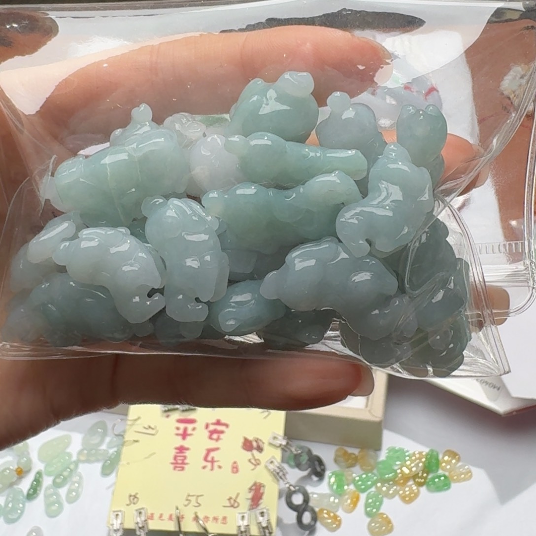 未镶嵌挂件翡翠福利1个，不包邮，拍邮费发货