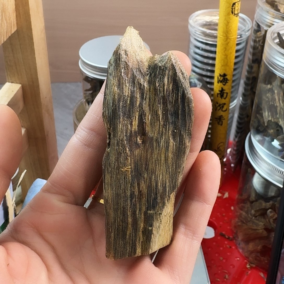 香料绿奇楠虫漏白棋16克