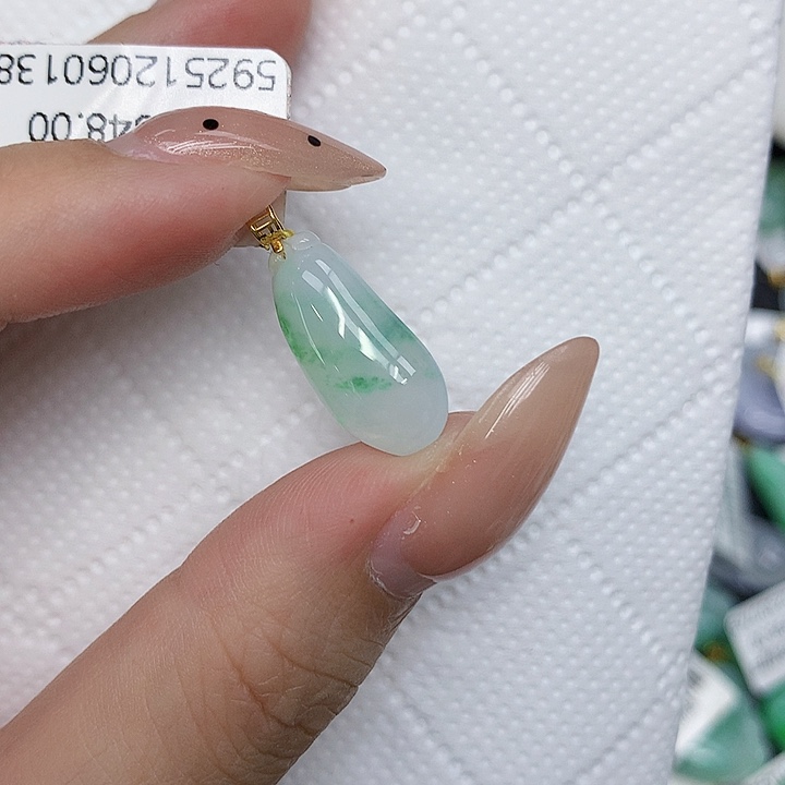 颈饰18K金镶嵌翡翠