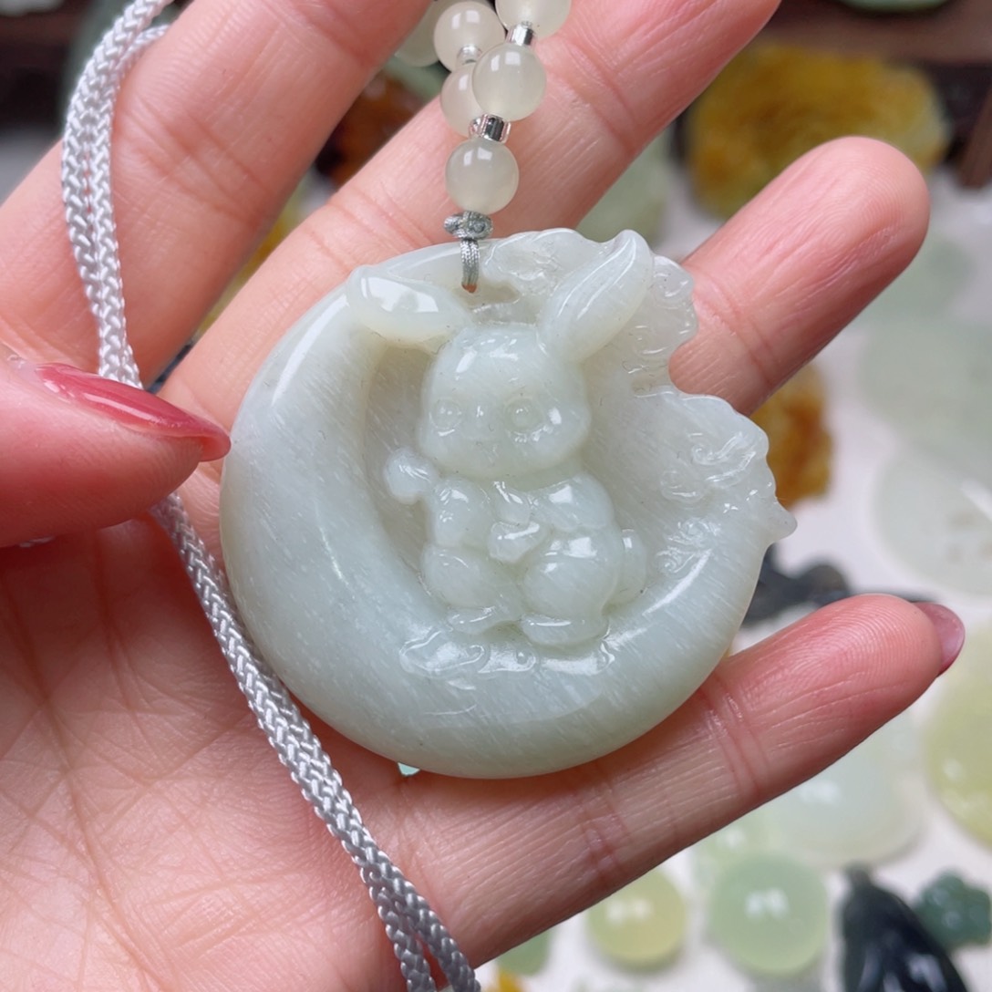 蛇纹石玉颈饰未镶嵌