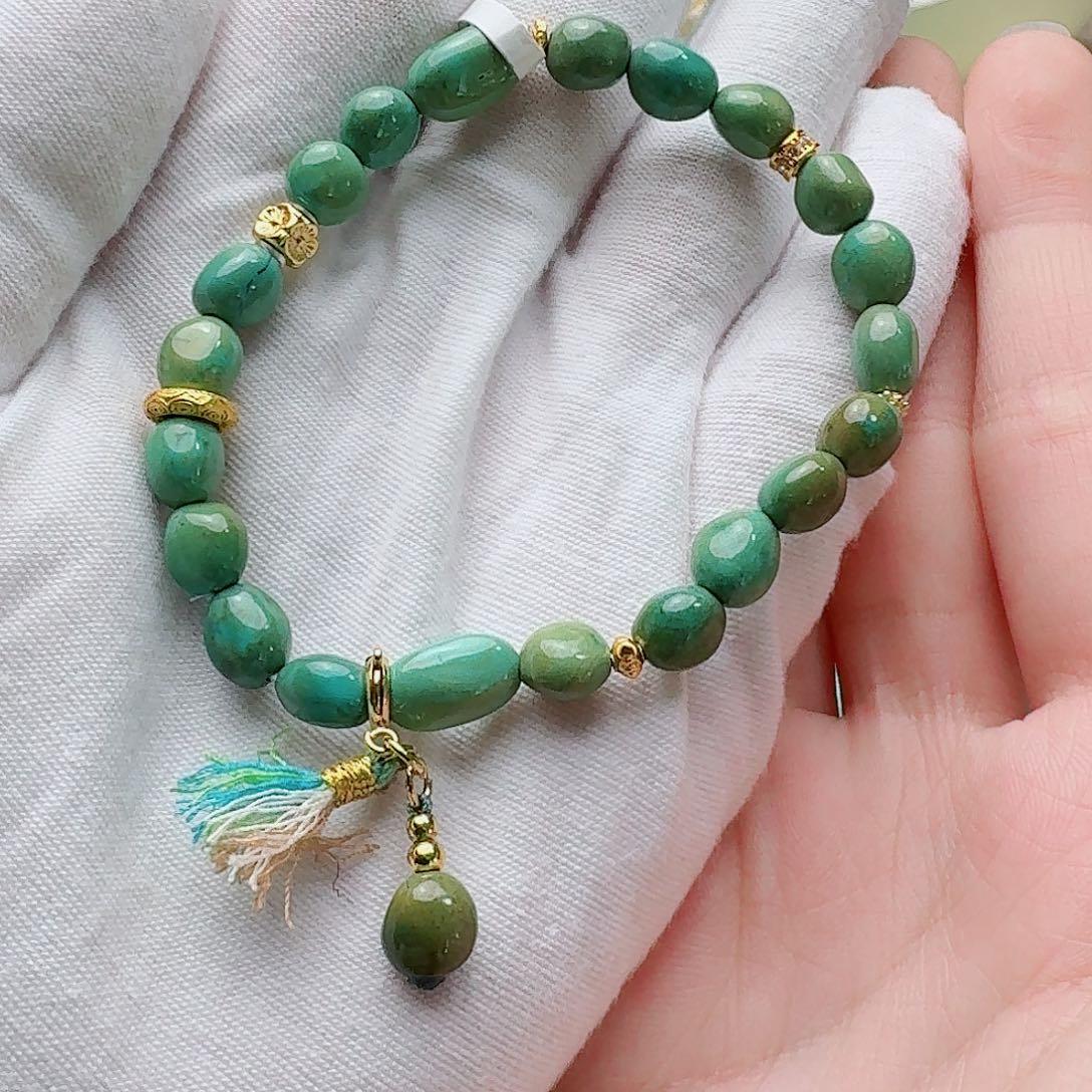 绿松石未镶嵌瓷釉绿随形手串 直径6+