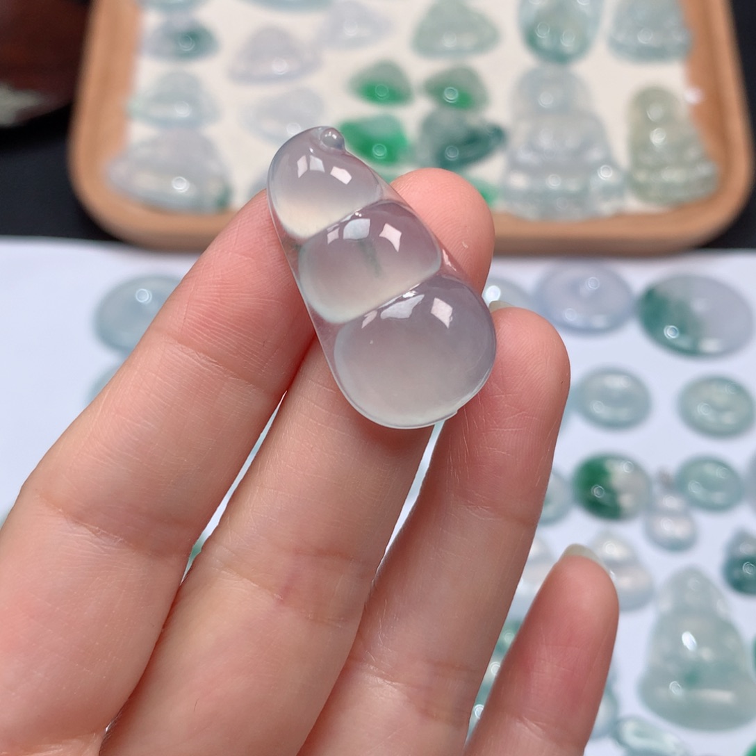 翡翠颈饰未镶嵌冰种飘花福豆