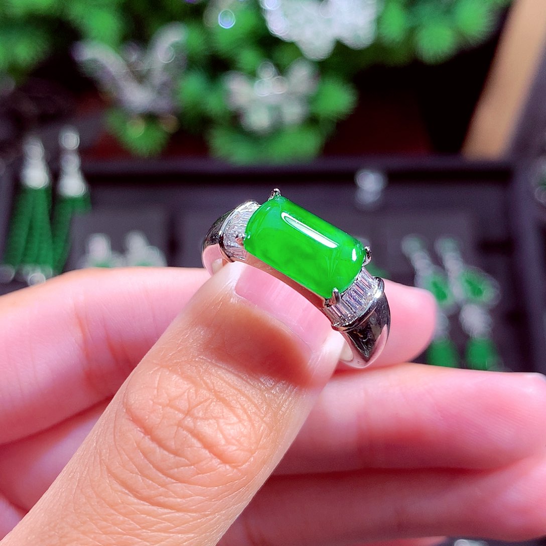 颈饰未镶嵌翡翠天然