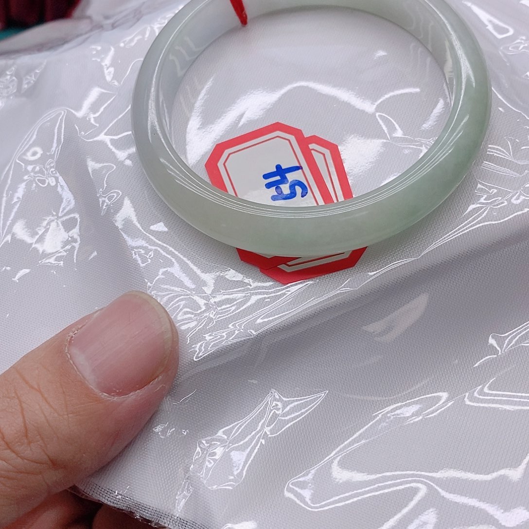 翡翠手镯未镶嵌最****贝544444444444