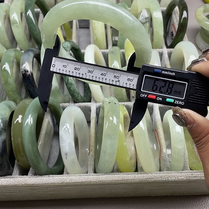 蛇纹石玉未镶嵌手镯456