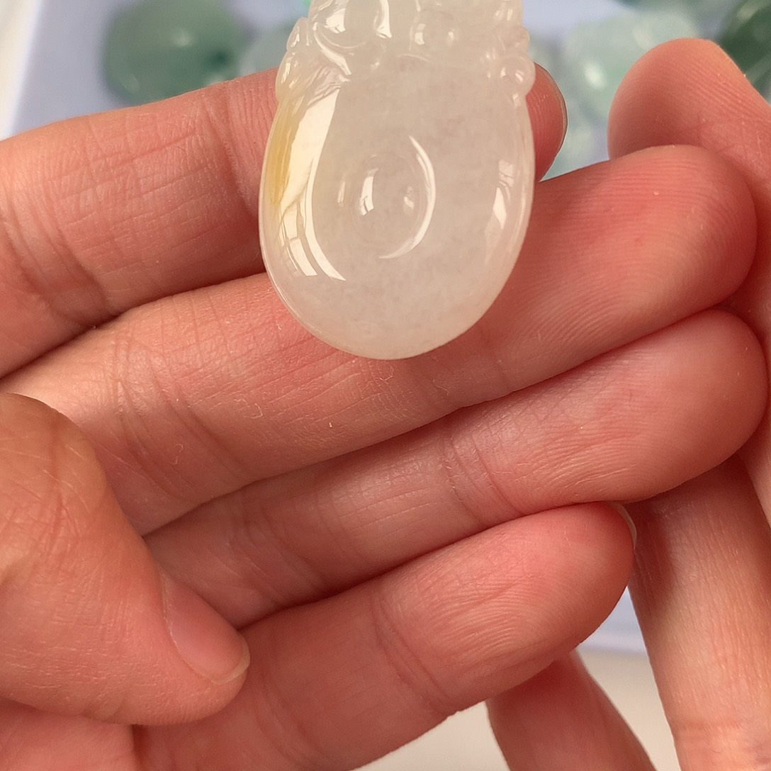 翡翠颈饰未镶嵌福贝