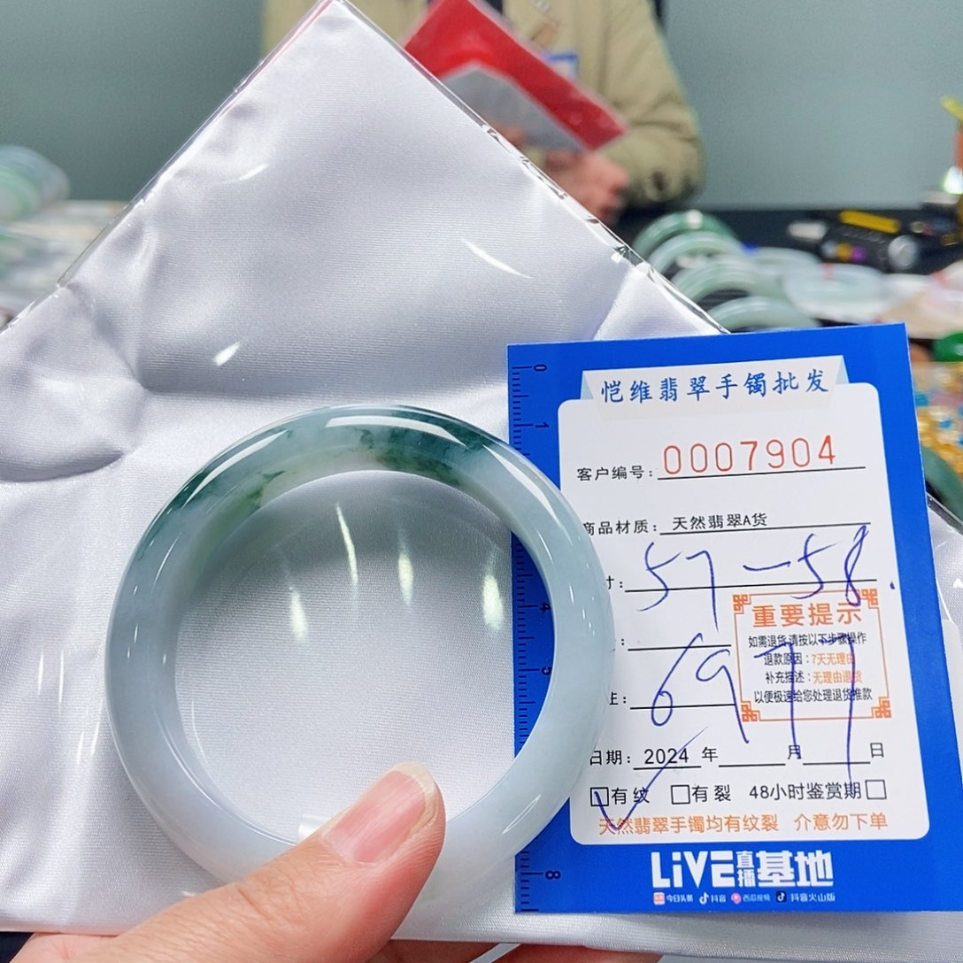 翡翠手镯未镶嵌繁****?缅甸翡翠