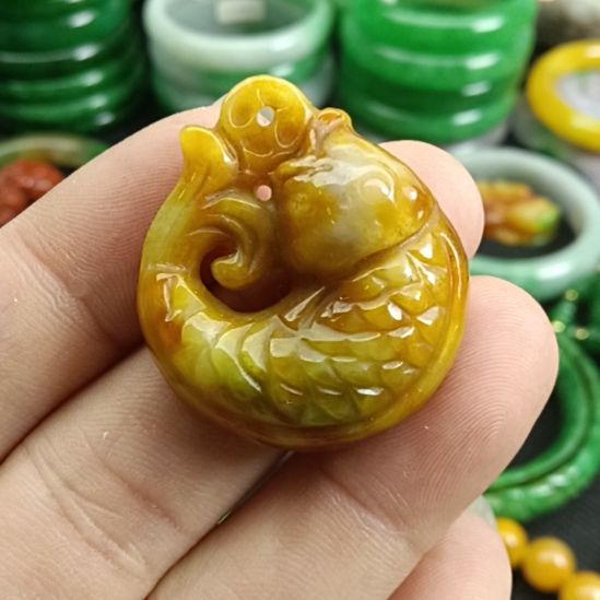 翡翠颈饰未镶嵌翡翠