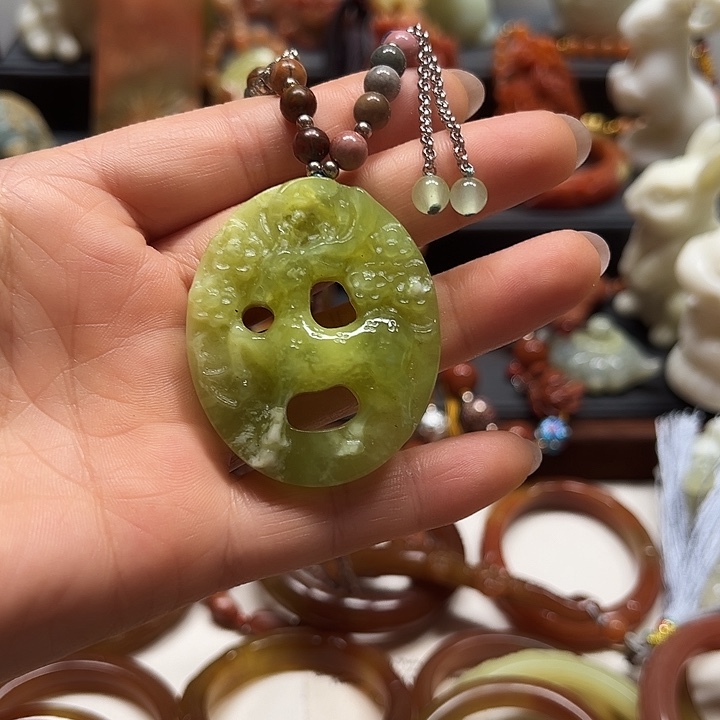 蛇纹石玉吊坠未镶嵌