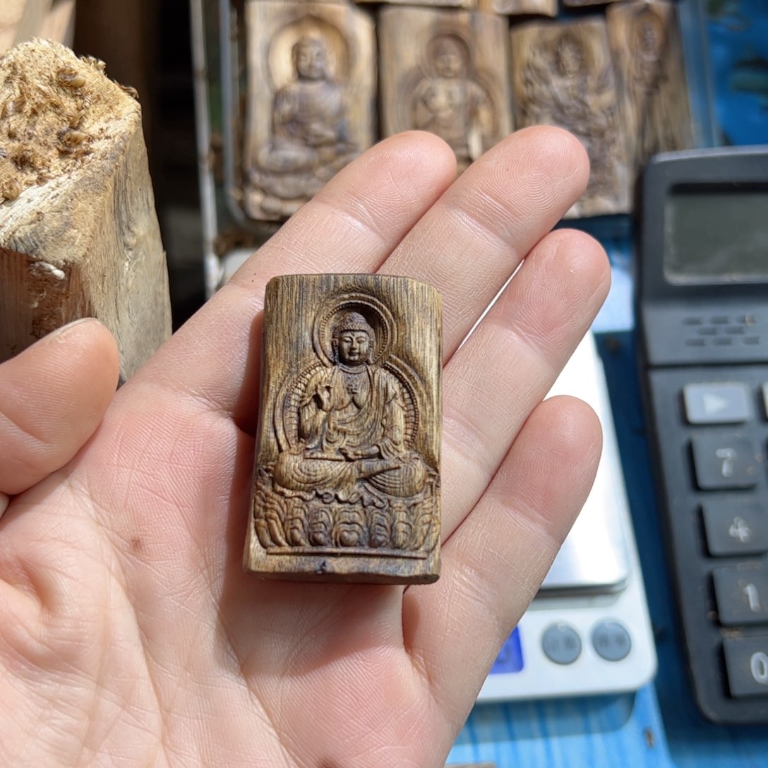 沉香吊坠白棋阿弥陀佛狗5.8克