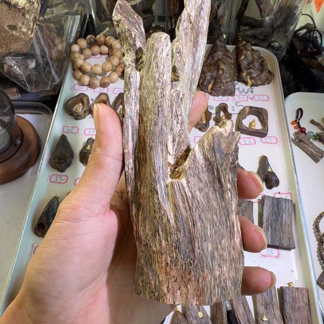 阿***学奇楠沉香原材料。。