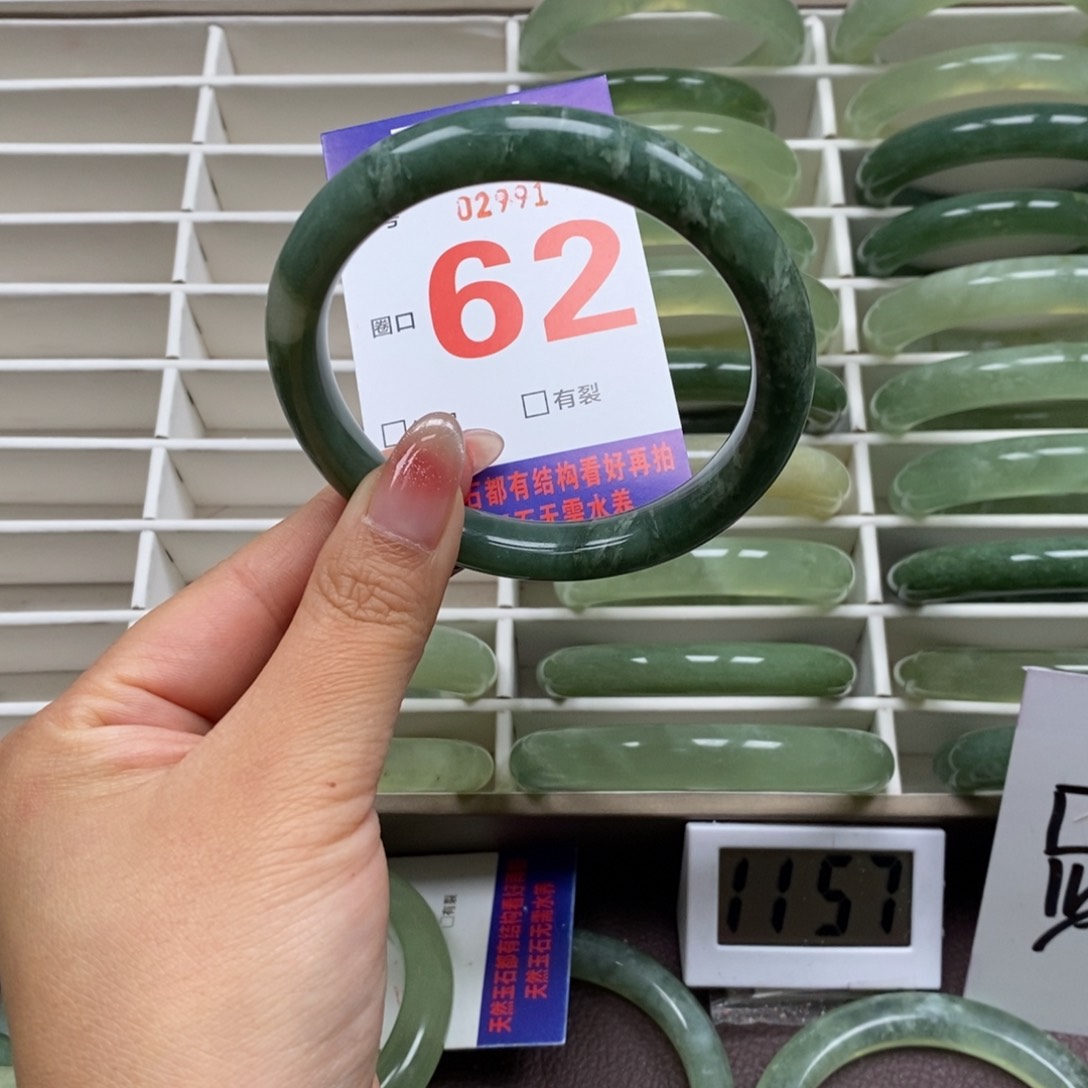 岫玉手镯未镶嵌我