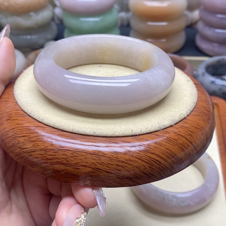 石英岩玉手镯未镶嵌
