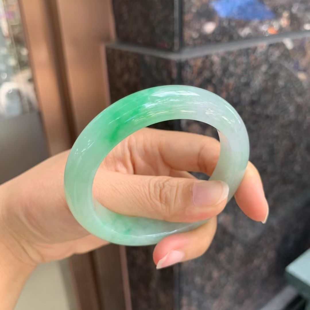 天然翡翠手镯女款冰种飘花正品玉镯子实拍原物