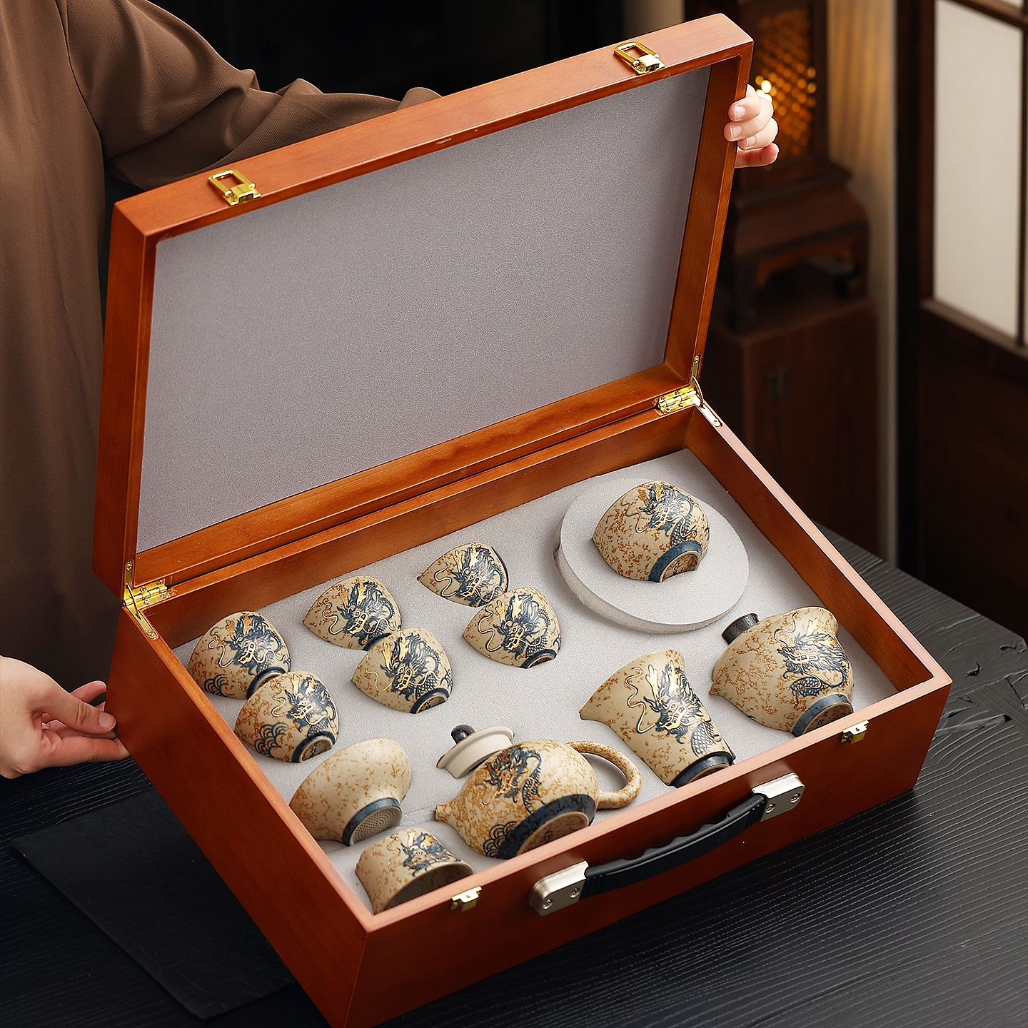 青花瓷火石红手绘高端功夫茶具套装茶壶盖碗茶杯高档礼盒家用送礼