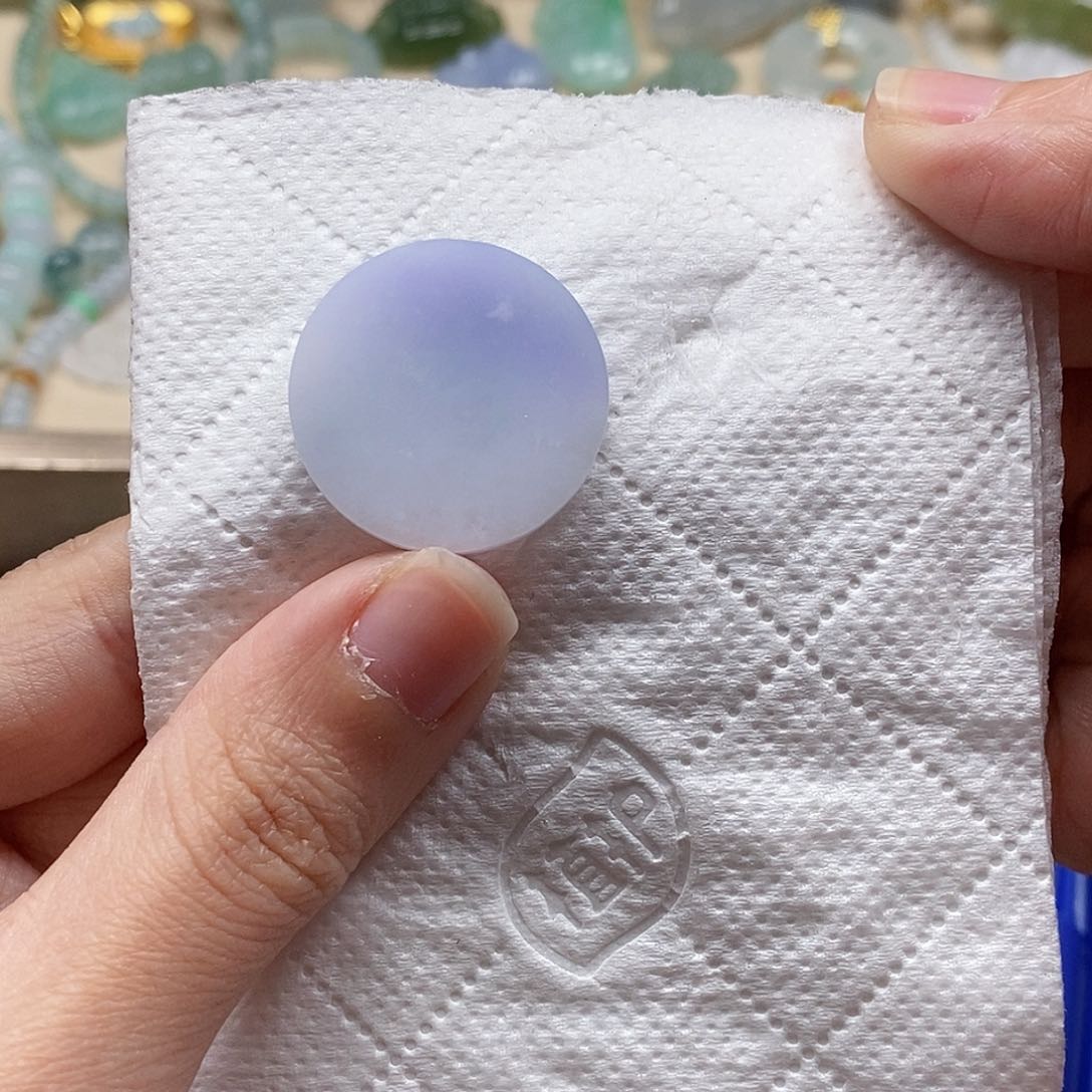 翡翠颈饰未镶嵌闪