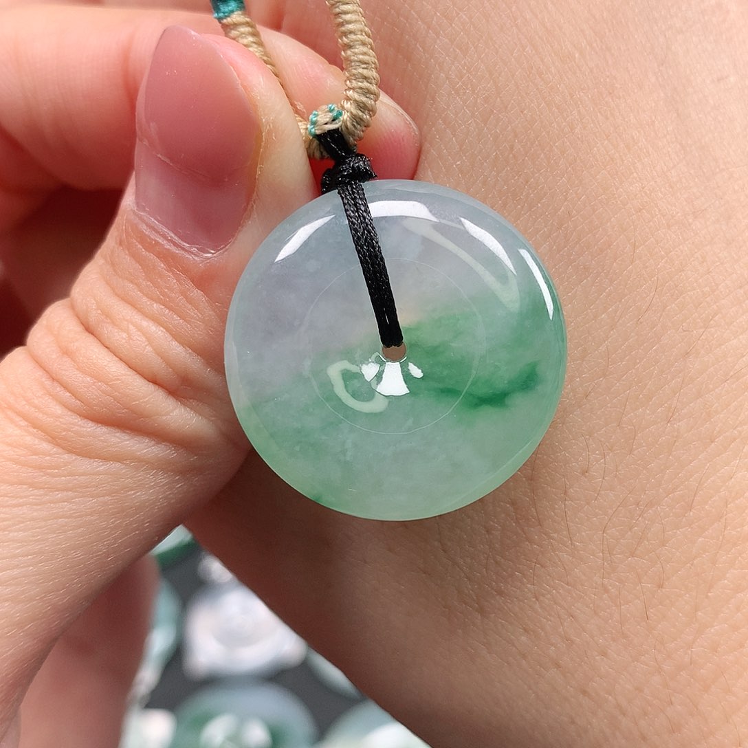 翡翠颈饰未镶嵌平安