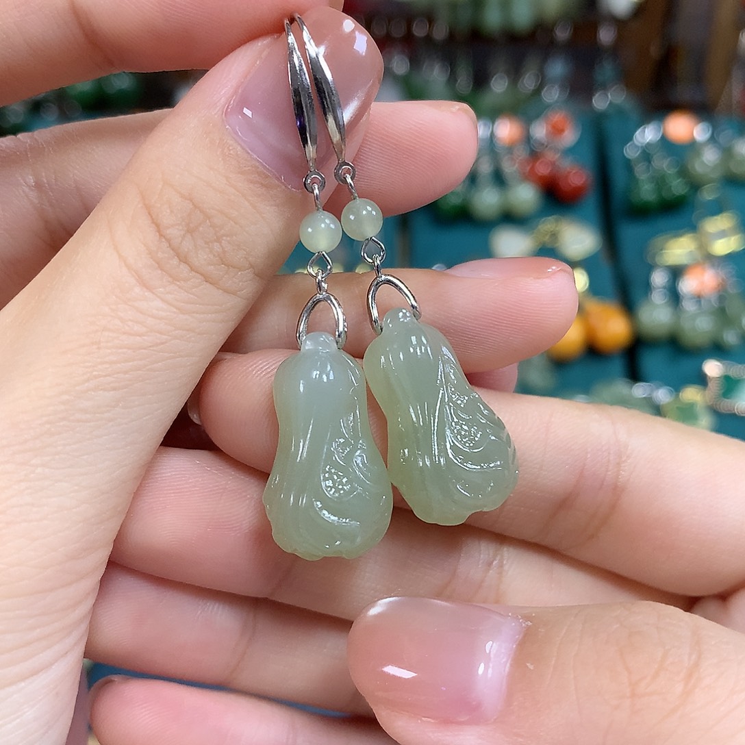 和田玉银S925镶嵌耳饰大白菜卡21.5左右