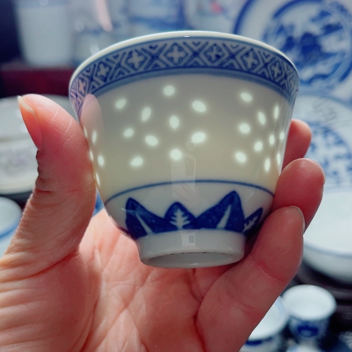 青花玲珑兰花二缸中玩玉底款