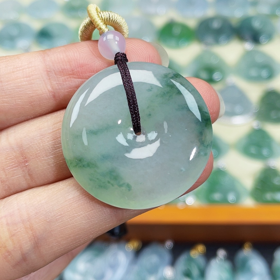 翡翠颈饰未镶嵌吊坠