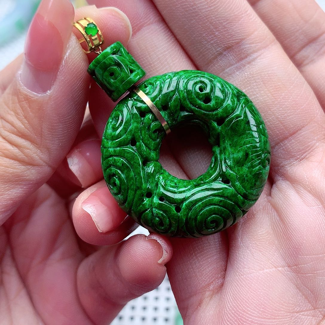 翡翠颈饰18K金镶嵌翡翠