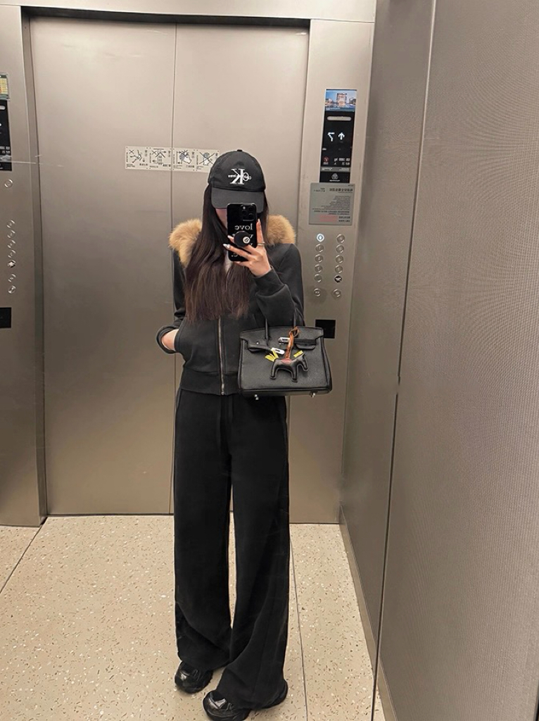 冬季可拆卸环保毛领加绒连帽有垫肩短外套+直筒卫裤套装AM2560