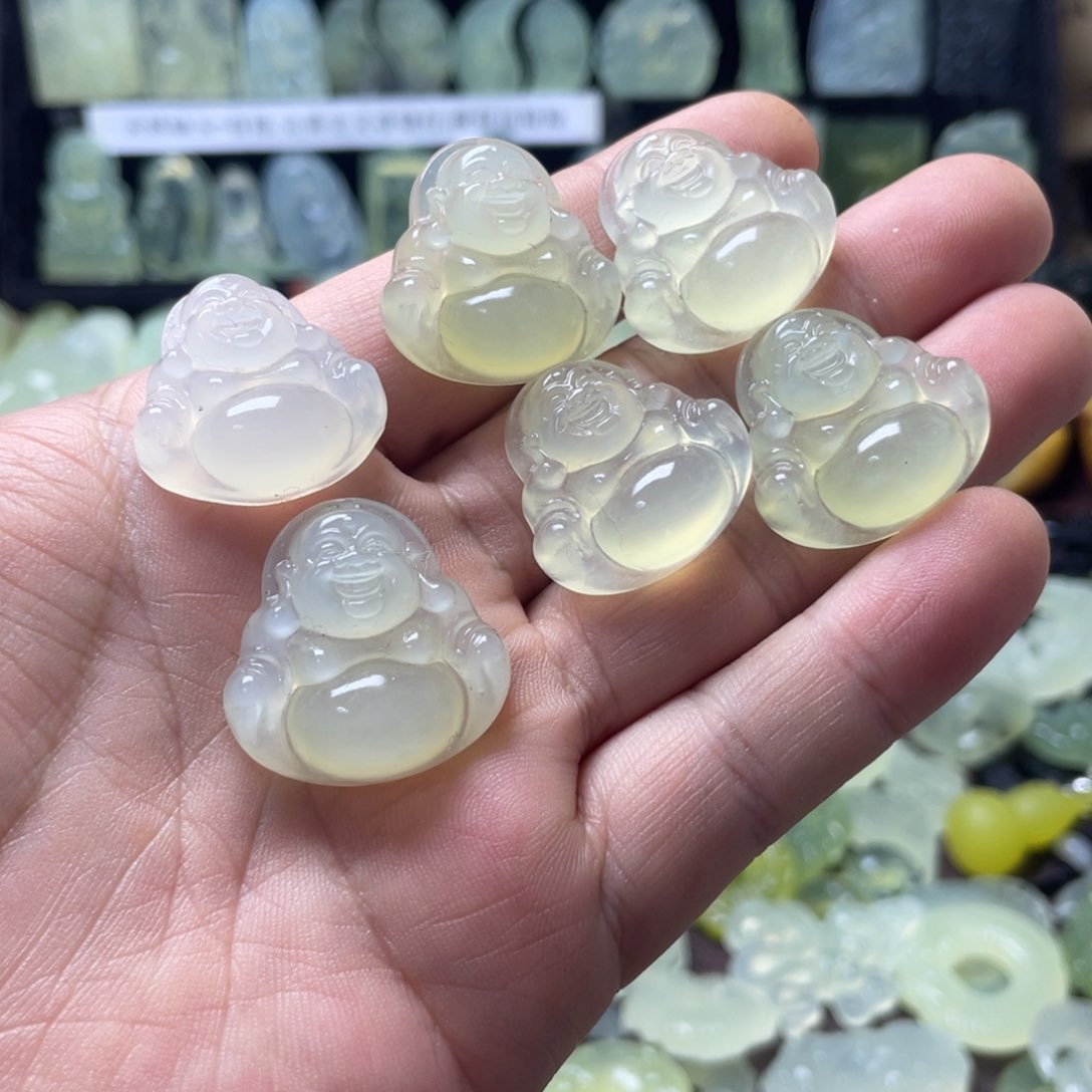 蛇纹石玉颈饰未镶嵌一个