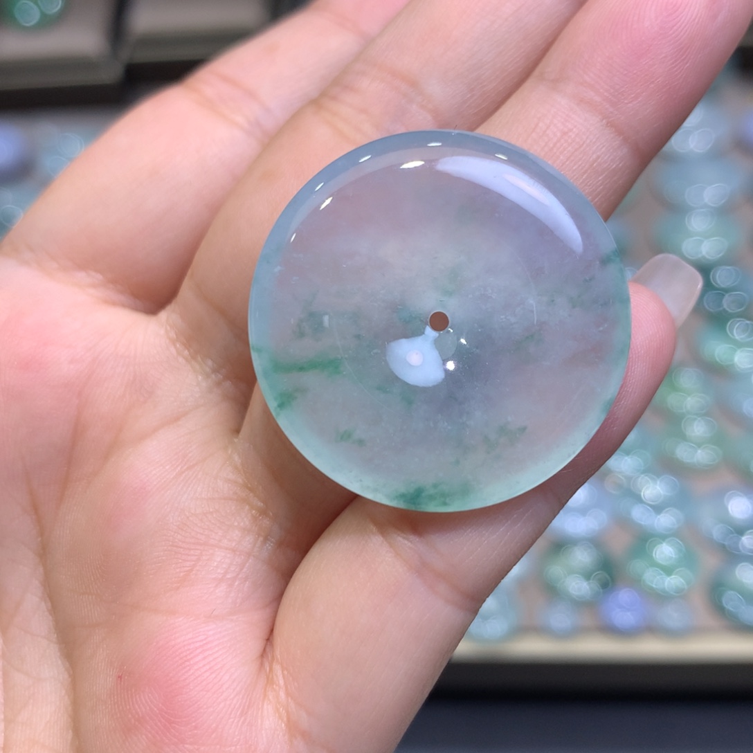 翡翠未镶嵌颈饰平安扣