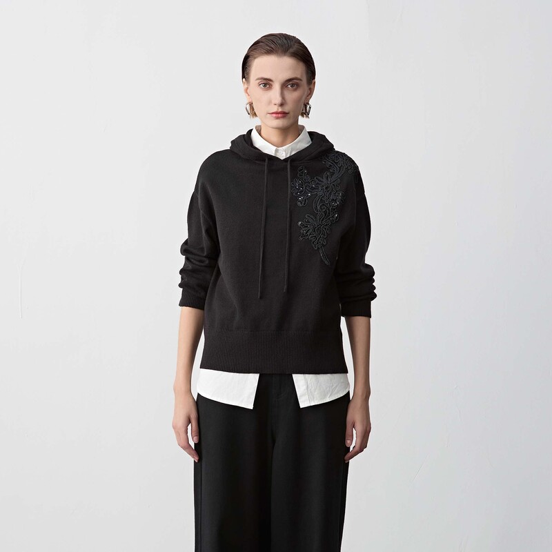 S·DEER圣迪奥女装时尚休闲抽绳连帽肌理钩花宽松针织衫S23483524