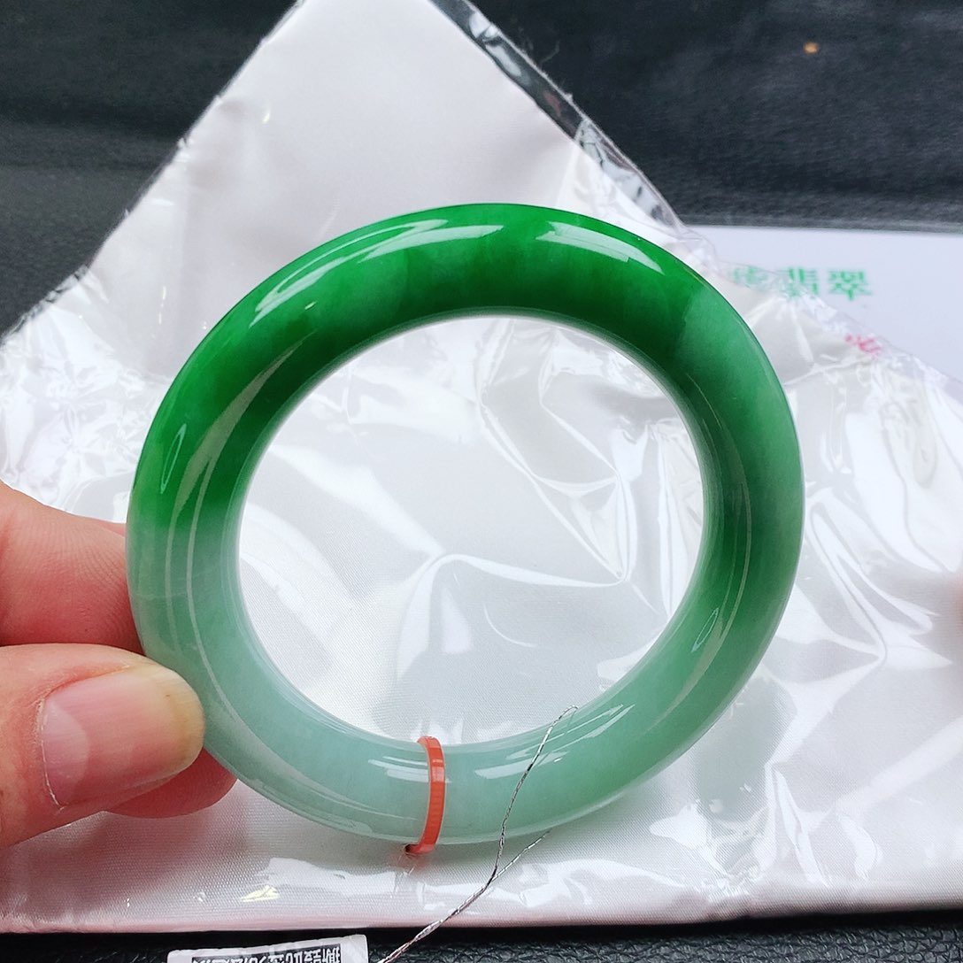 翡翠手镯未镶嵌天然翡翠手镯