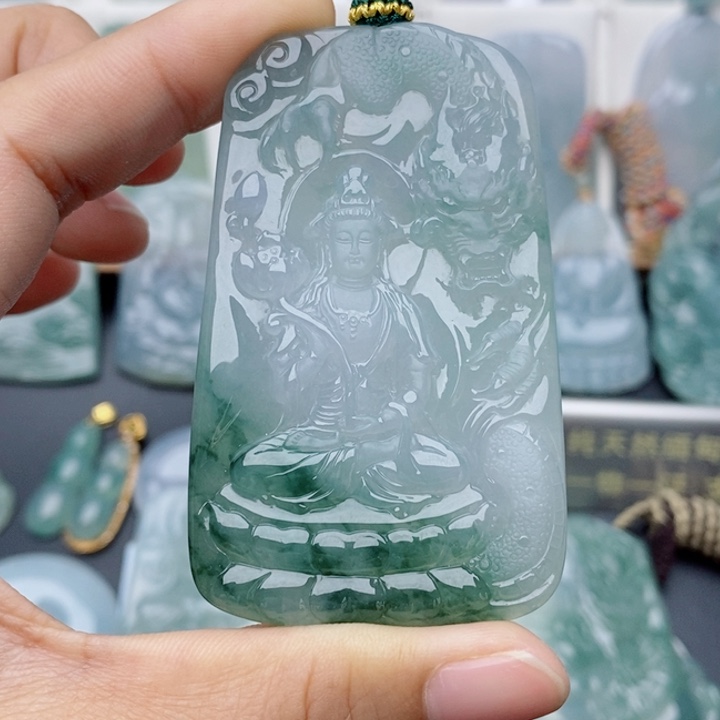 一***亿翡翠未镶嵌颈饰御龙大师之