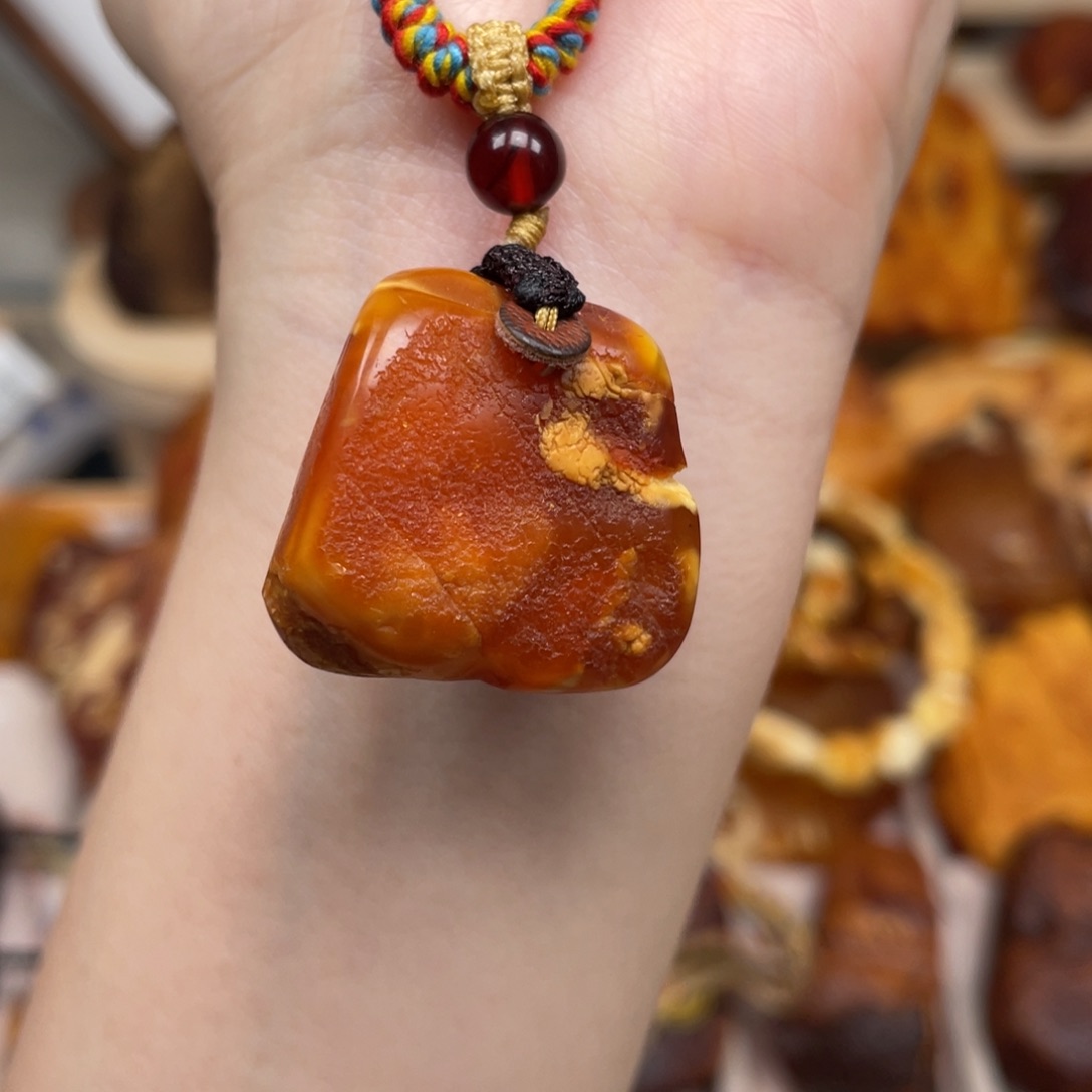 未镶嵌琥珀珠宝奇石