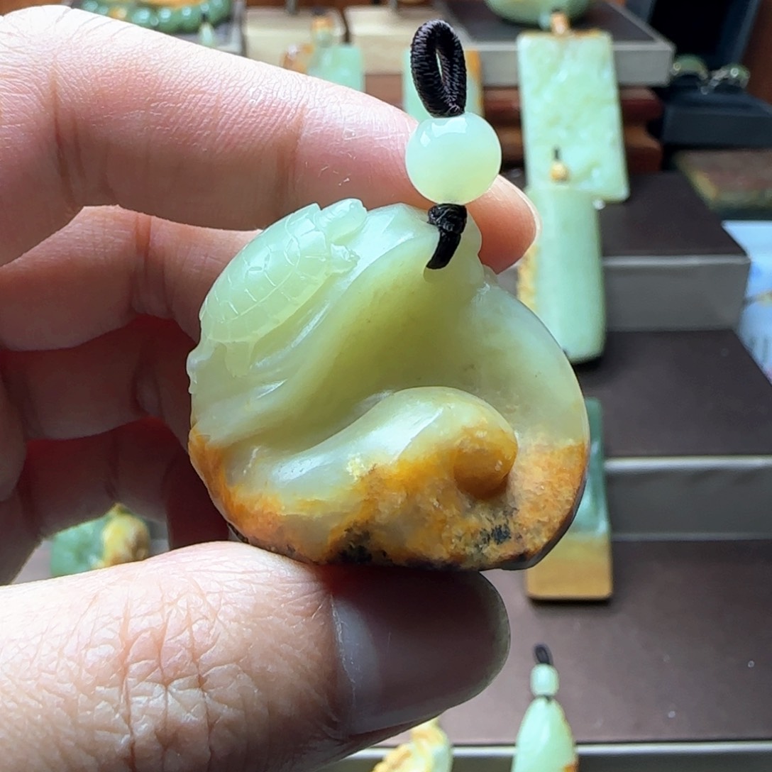 岫岩河磨玉（透闪石质玉）未镶嵌颈饰