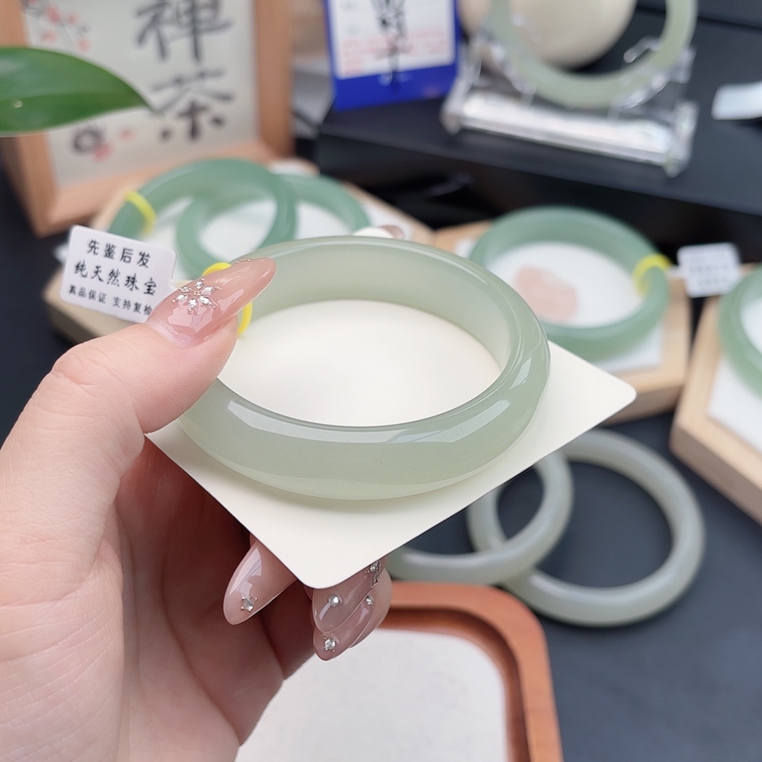 石英质玉未镶嵌手镯