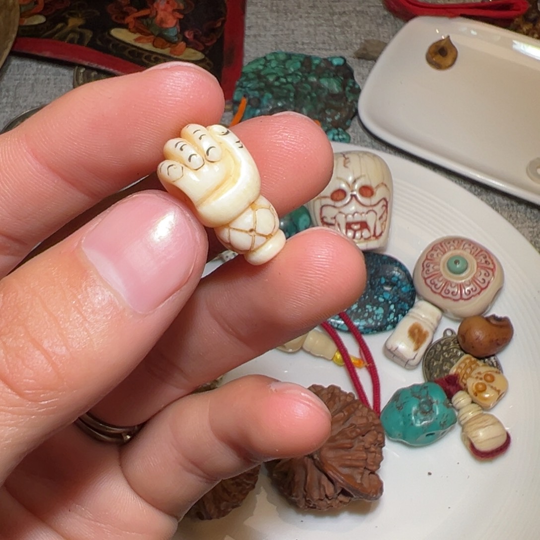 颈饰玻璃哈哈哈哈