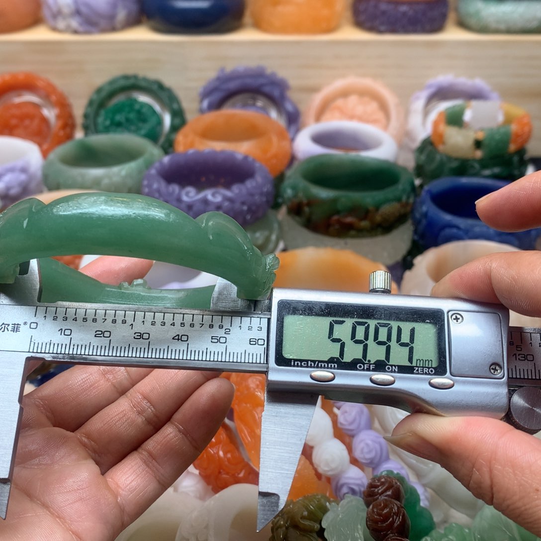 未镶嵌手镯石英质玉
