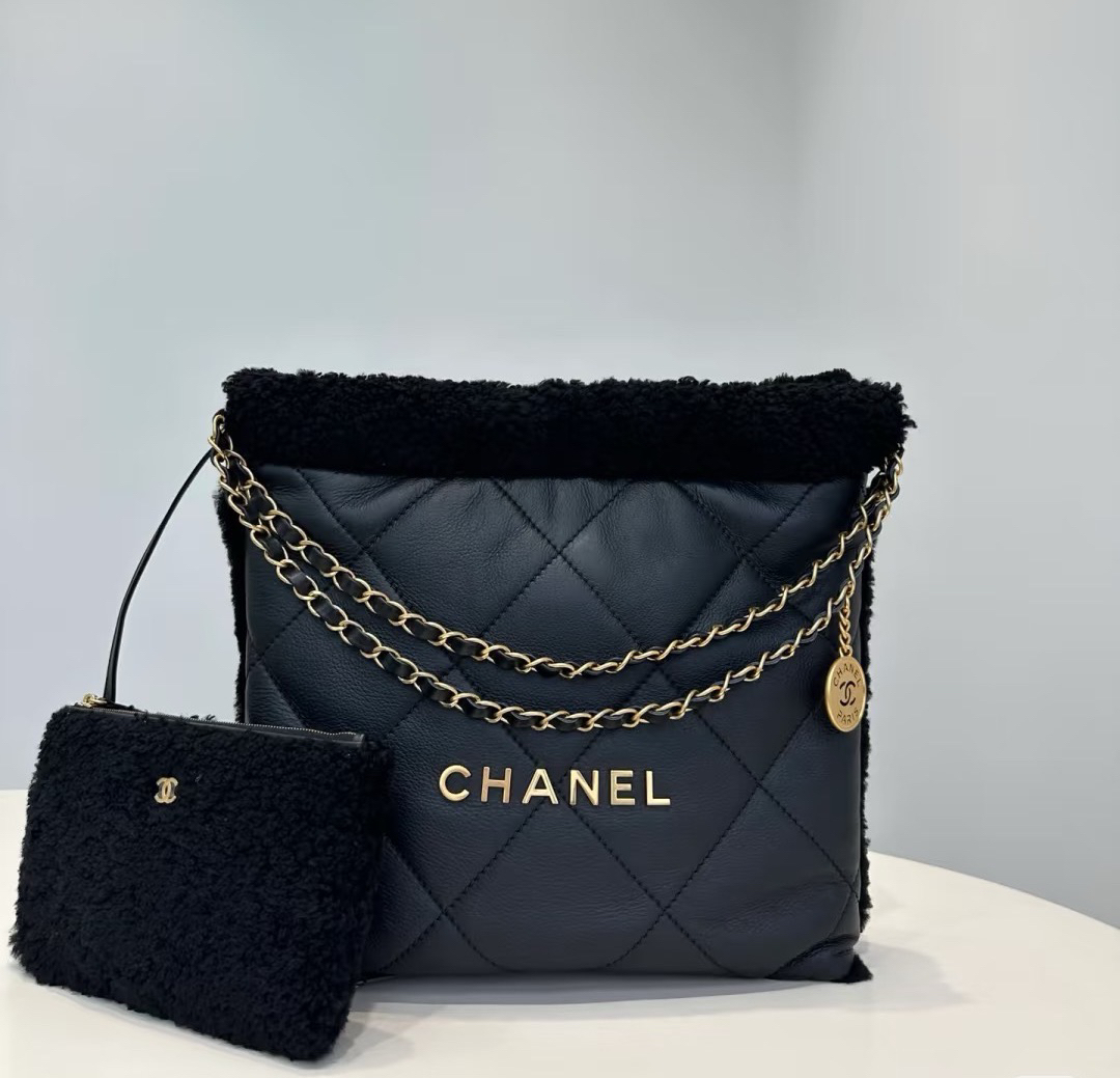 未使用 Chanel/香奈儿 多多奢品/香奈儿22bag黑金泰迪毛垃圾袋/新