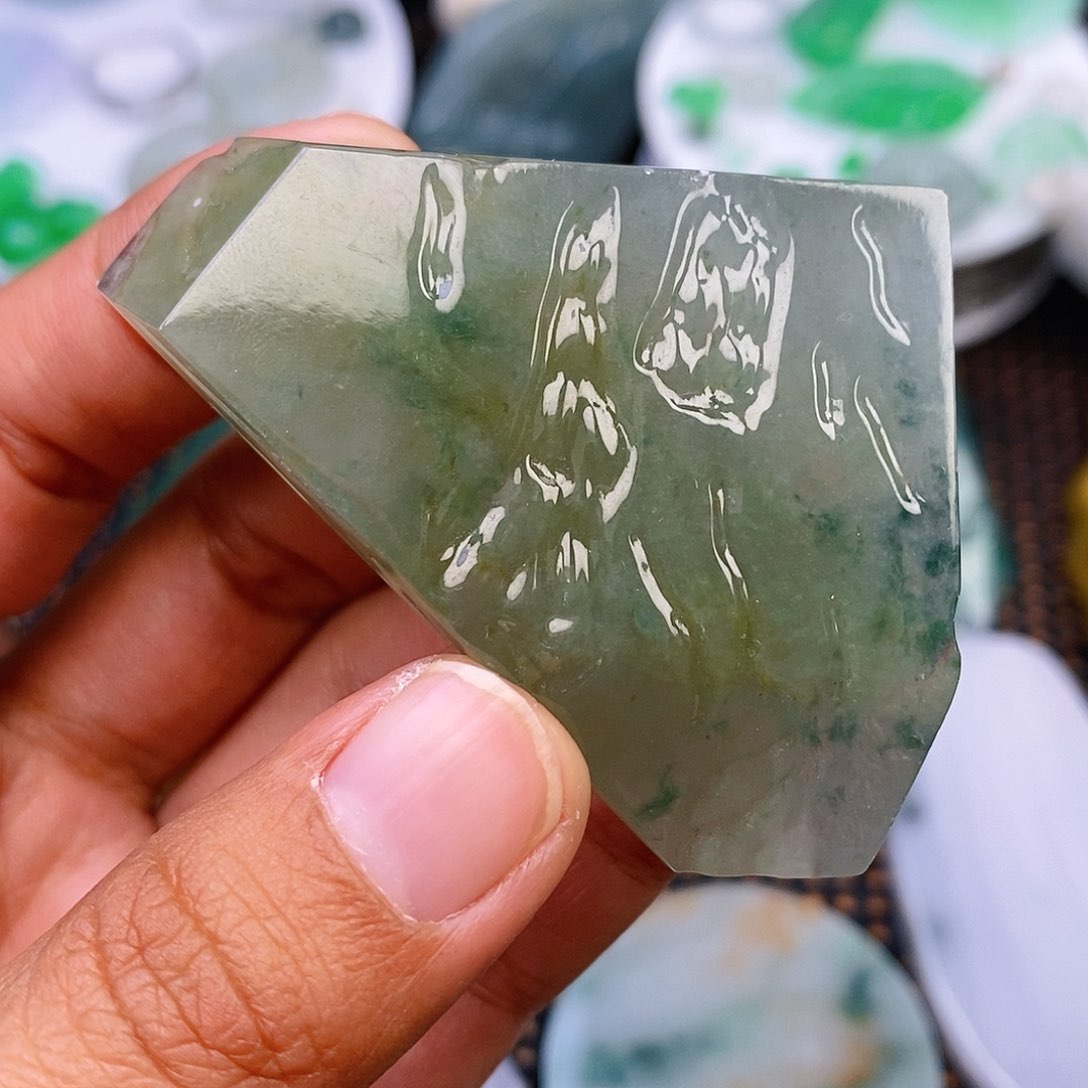 翡翠颈饰未镶嵌翡翠