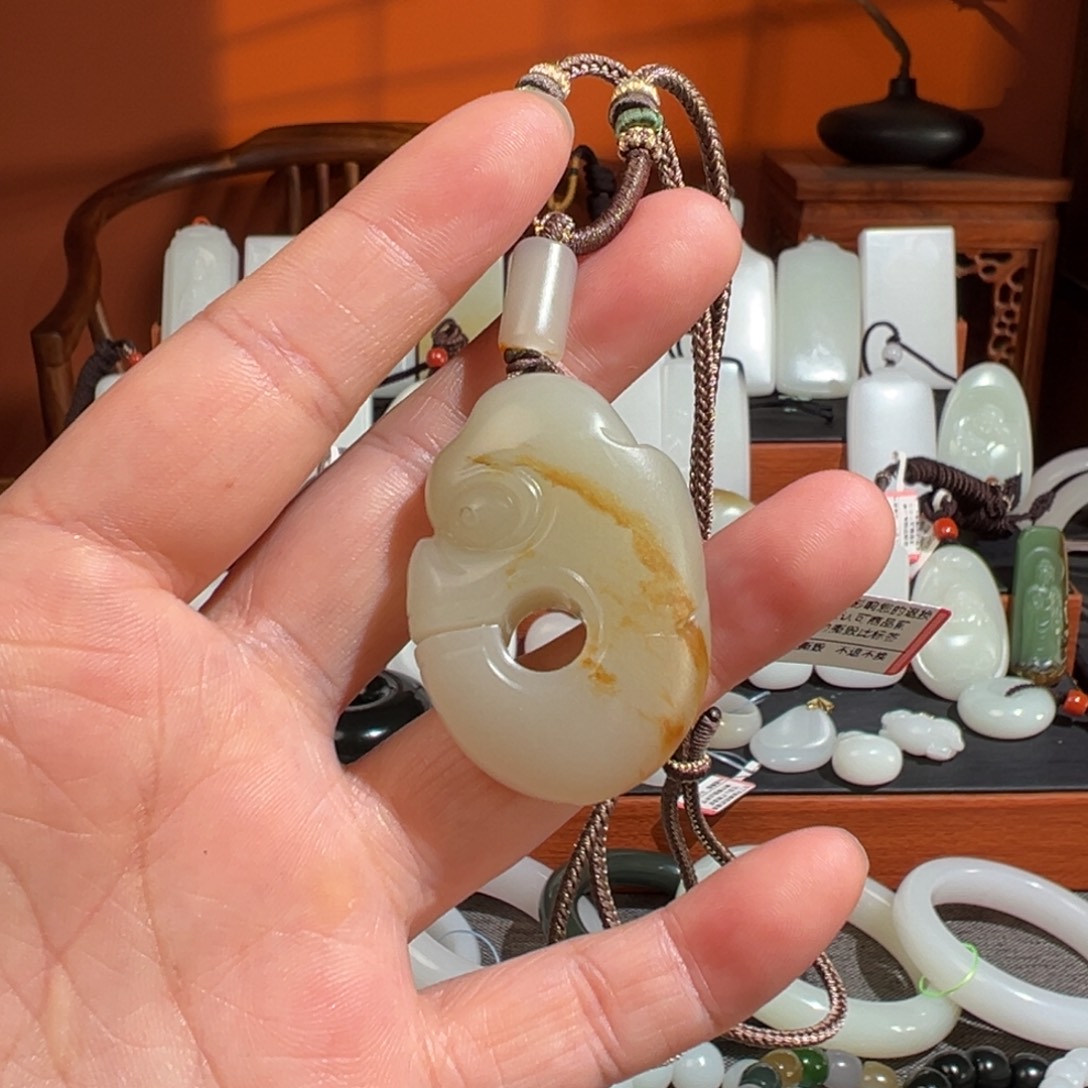 和田玉未镶嵌颈饰