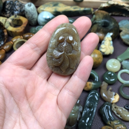 岫岩河磨玉（透闪石质玉）挂件未镶嵌