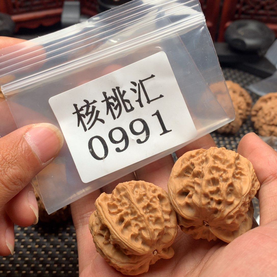文玩核桃吊坠野狼37