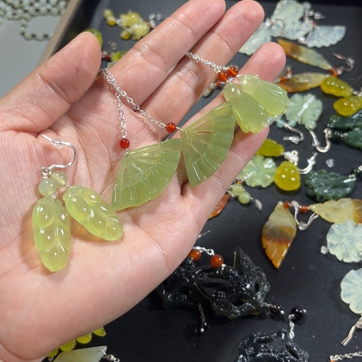 蛇纹石玉耳饰未镶嵌