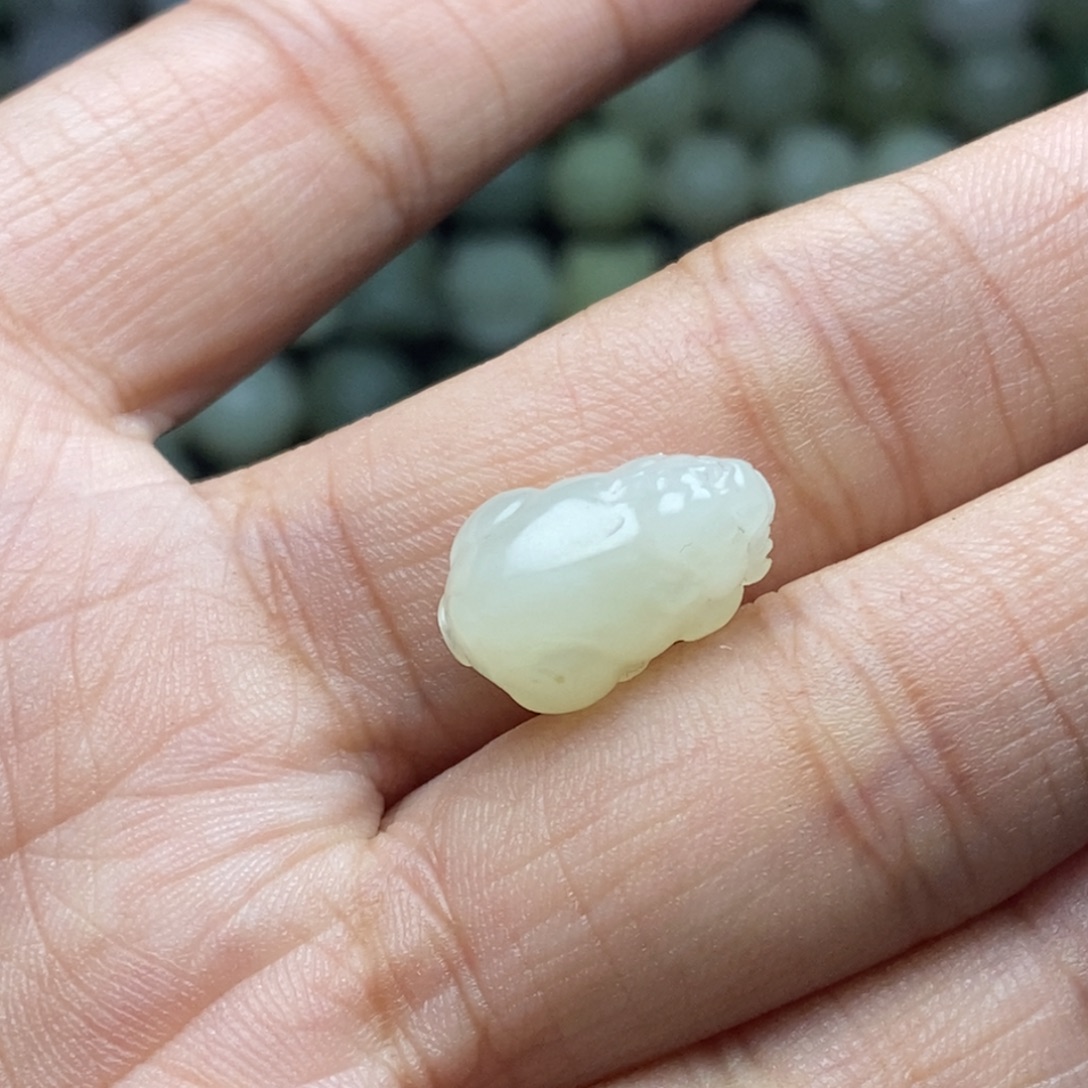 大****和田玉未镶嵌颈饰