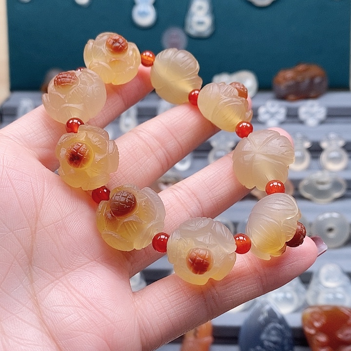 玛瑙/玉髓手串未镶嵌微****?