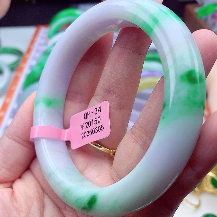 翡翠手镯未镶嵌翡翠