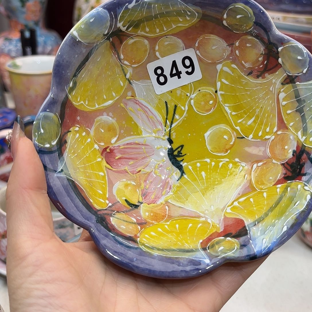 瓷片在这个充满生机盎然