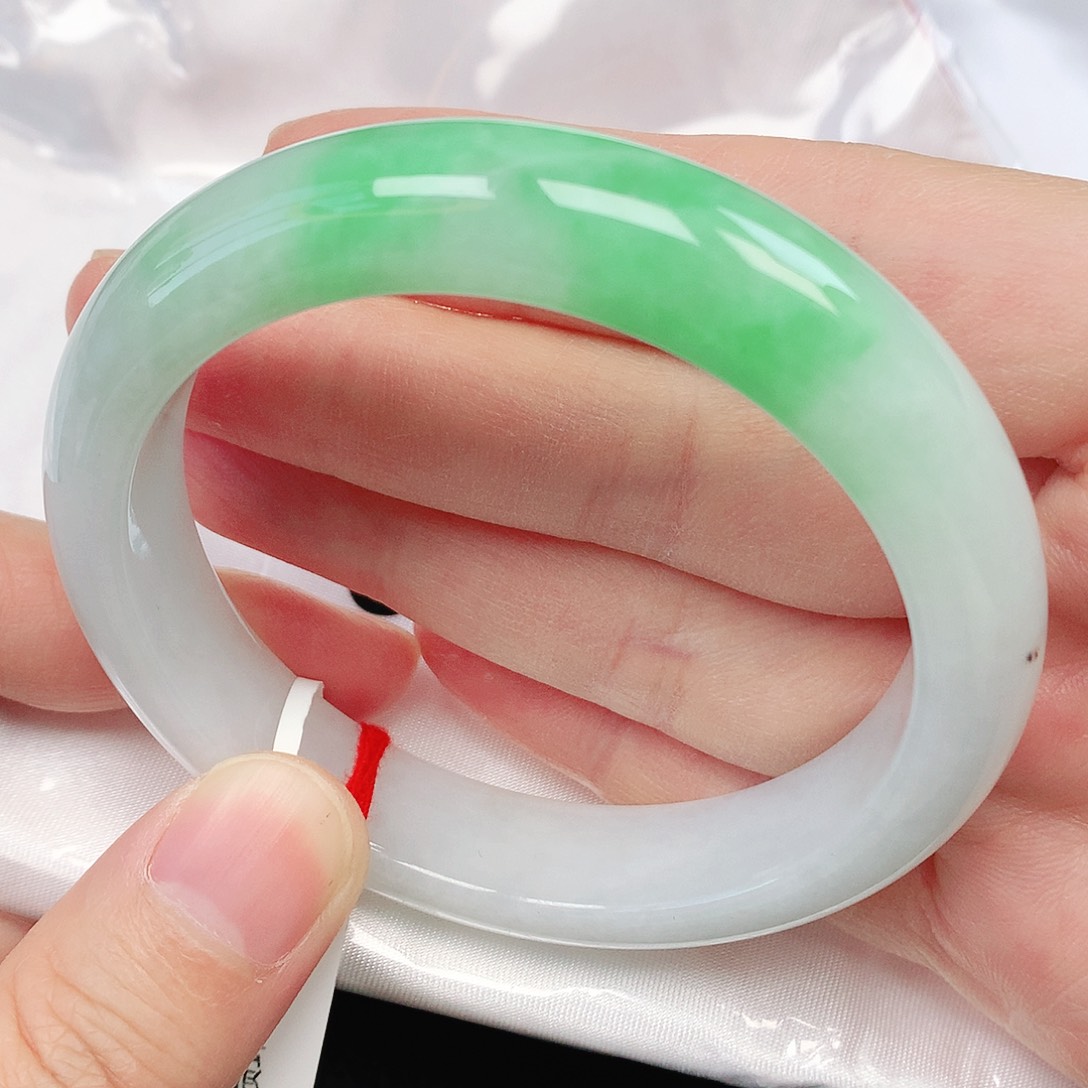 翡翠手镯未镶嵌抖音608