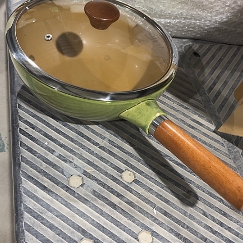 微瑕，明火，口径24高9绿色