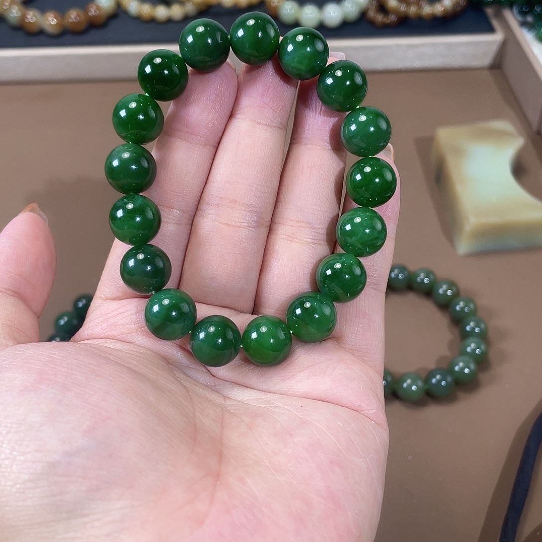 手链未镶嵌和田玉（碧玉）俄32 辣阳绿