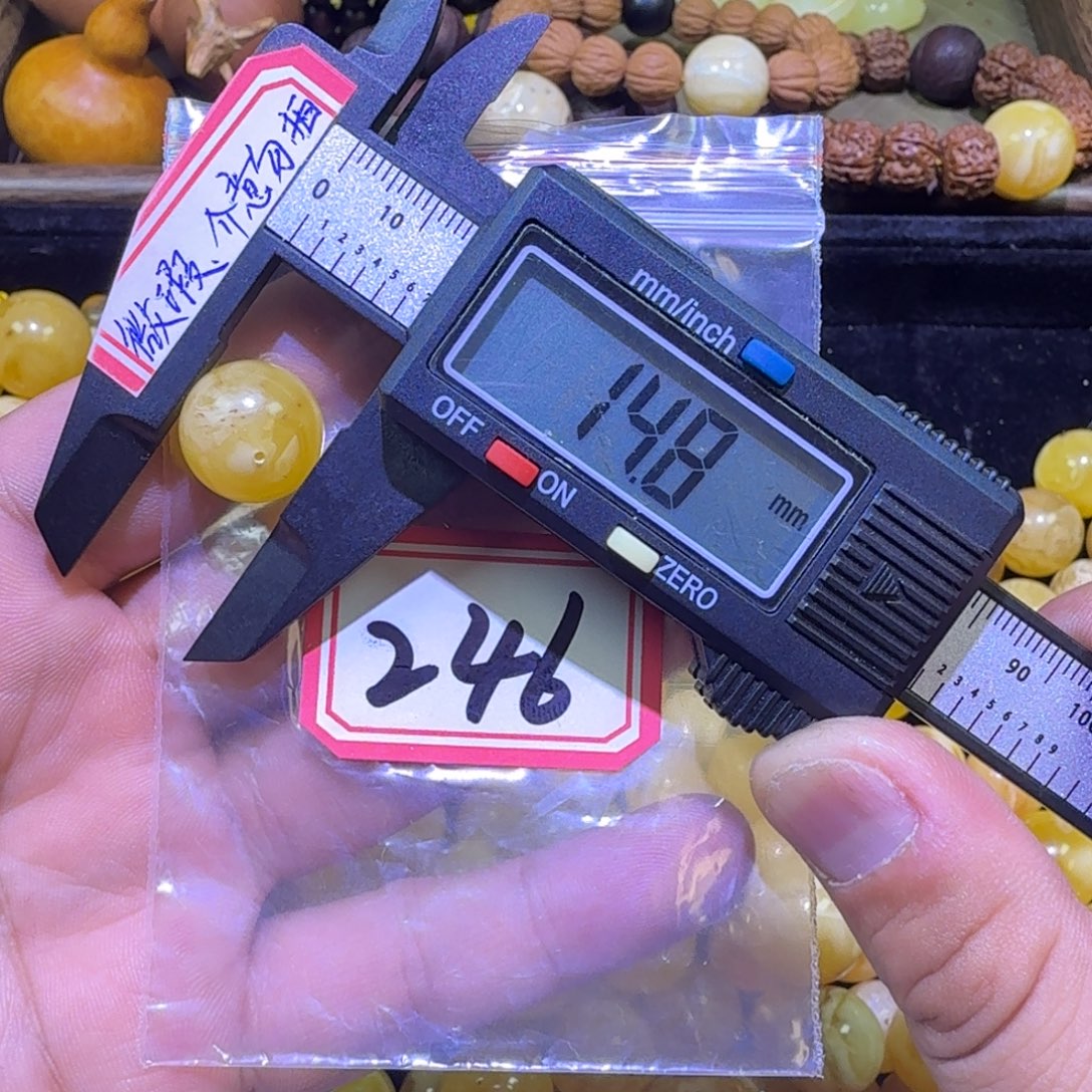 蜜蜡未镶嵌珠宝奇石